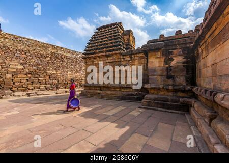 Aibole, Karnataka - 8. Januar 2020 : Trimbakeshwar Tempel in Aibole. Eines der berühmten Touristenziele in Karnataka, Indien. Stockfoto