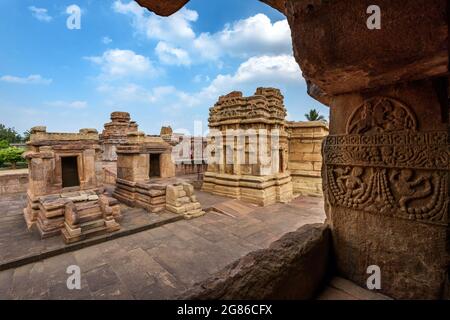 Aibole, Karnataka - 8. Januar 2020 : Hindu-gott-Tempel in Aibole. Eines der berühmten Touristenziele in Karnataka, Indien. Stockfoto