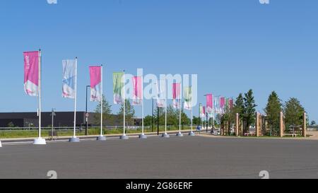 Der Queen Elizabeth Olympic Park an einem sonnigen Tag. London - 17. Juli 2021 Stockfoto