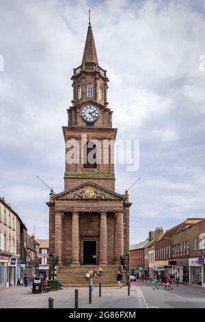 Rathaus und Uhrenturm aus dem 18. Jahrhundert in Berwick upon Tweed, Northumberland, England, Großbritannien. Stockfoto