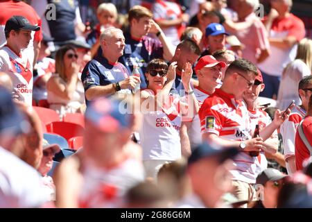 London, Großbritannien. Juli 2021. London, Großbritannien. Juli 2021. Saints Fans vor dem Spiel in London, Vereinigtes Königreich am 7/17/2021. (Foto von Richard Long/ RL Photography/News Images/Sipa USA) Credit: SIPA USA/Alamy Live News Credit: SIPA USA/Alamy Live News Stockfoto