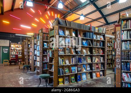 Barter Books, ein ehemaliger Bahnhof und einer der größten Antiquariate in Großbritannien, in Alnwick, Northumberland, England, Großbritannien Stockfoto