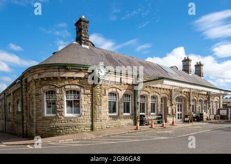 Barter Books, ein ehemaliger Bahnhof und einer der größten Antiquariate in Großbritannien, in Alnwick, Northumberland, England, Großbritannien Stockfoto