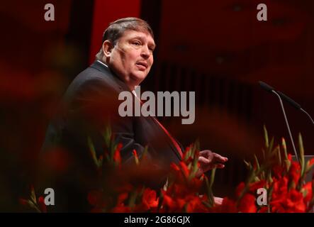 München, Deutschland. Juli 2021. Bernd Posselt, Sprecher der sudetendeutschen Volksgruppe, spricht beim Sudetendeutschen Tag. Quelle: Karl-Josef Hildenbrand/dpa/Alamy Live News Stockfoto