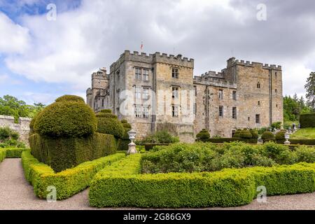 Chilingham Castle ist ein mittelalterliches Schloss aus dem 13. Jahrhundert, das unter Denkmalschutz steht und in Northumberland liegt und angeblich das am meisten heimgeplagte Schloss Englands ist. Stockfoto