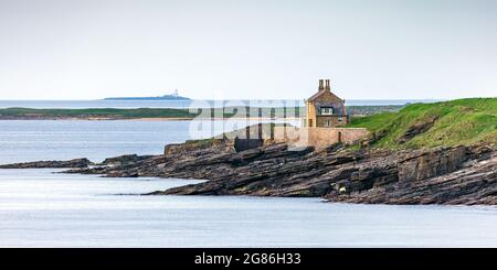 Das Badehaus in Howick, ein denkmalgeschütztes Gebäude, das jetzt als Feriendomizil an der Northumberland-Küste südlich von Craster genutzt wird. Stockfoto