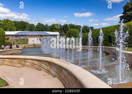 The Grand Cascade, The Alnwick Garden, Alnwick Castle, Alnwick, Northumberland, Nordostengland Stockfoto