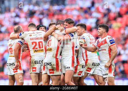 Kyle Amor (16) aus St. Helens feiert seinen Versuch am 7/17/2021. (Foto von Mark Cosgrove/News Images/Sipa USA) Quelle: SIPA USA/Alamy Live News Stockfoto