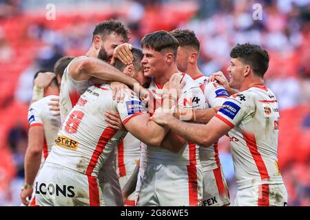 Kyle Amor (16) aus St. Helens feiert seinen Versuch am 7/17/2021. (Foto von Mark Cosgrove/News Images/Sipa USA) Quelle: SIPA USA/Alamy Live News Stockfoto