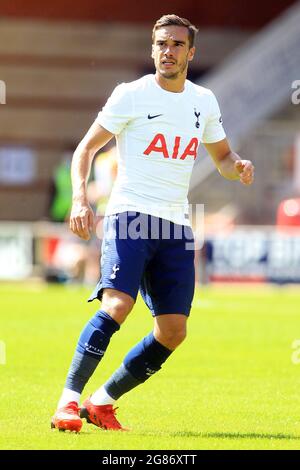 London, Großbritannien. Juli 2021. Harry Winks von Tottenham Hotspur in Aktion während des Spiels. Vorsaison-Freundschaftsspiel, Leyton Orient gegen Tottenham Hotspur im Breyer Group Stadium in Leyton, London, am Samstag, 17. Juli 2021. Dieses Bild darf nur für redaktionelle Zwecke verwendet werden. Nur zur redaktionellen Verwendung, Lizenz für kommerzielle Nutzung erforderlich. Keine Verwendung bei Wetten, Spielen oder Veröffentlichungen in einem Club/einer Liga/einem Spieler.pic von Steffan Bowen/Andrew Orchard Sports Photography/Alamy Live News Credit: Andrew Orchard Sports Photography/Alamy Live News Stockfoto