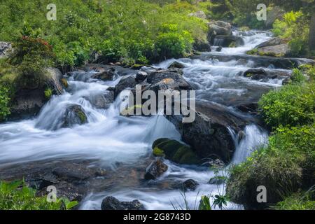 Mountain River Landscape in Eyne Valley, Französische Pyrenäen Stockfoto