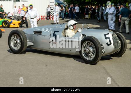 Auto Union Typ C Grand Prix Rennwagen beim Goodwood Festival of Speed 2013. Angetrieben von Nick Mason. Historischer alter Formel-1-Rennwagen Stockfoto