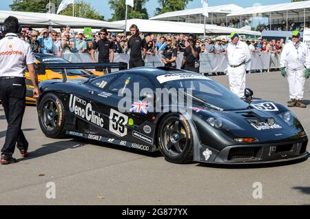 1995 McLaren F1 GTR beim Goodwood Festival of Speed 2013. Gewann die 1995 Stunden von Le Mans 24. Rennvariante des McLaren F1-Sportwagens Stockfoto