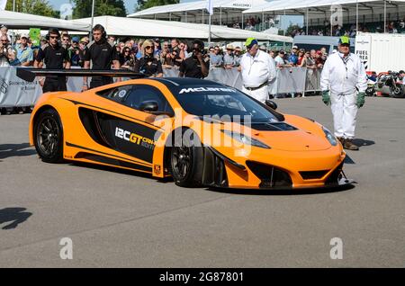 McLaren 12C GT kann am Edition Sportwagen-Rennversion auf dem Goodwood Festival of Speed 2013 Stockfoto