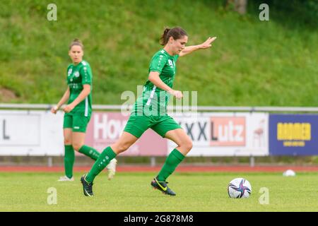 Aschheim, Deutschland. Juli 2021. Aline Christen (4 St. Gallen) beim Freundschaftsspiel zwischen dem FC Bayern München II und St.Gallen-Staad im Sportpark Aschheim. Kredit: SPP Sport Pressefoto. /Alamy Live News Stockfoto