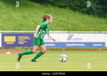 Aschheim, Deutschland. Juli 2021. Karin Bernet (13 St. Gallen) beim Freundschaftsspiel zwischen dem FC Bayern München II und St.Gallen-Staad im Sportpark Aschheim. Kredit: SPP Sport Pressefoto. /Alamy Live News Stockfoto