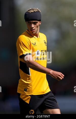 Crewe, Großbritannien. Juli 2021. Raul Jimenez von Wolverhampton Wanderers beim Vorsaison-Freundschaftsspiel zwischen Crewe Alexandra und Wolverhampton Wanderers am 17. Juli 2021 im Alexandra Stadium in Crewe, England. (Foto von Daniel Chesterton/phcimages.com) Quelle: PHC Images/Alamy Live News Stockfoto