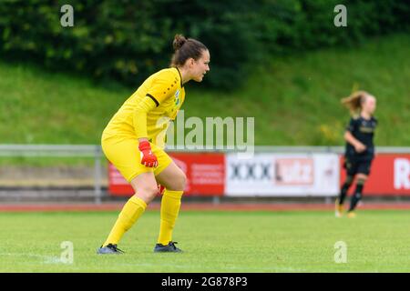 Aschheim, Deutschland. Juli 2021. Fabienne Oertle (22 St. Gallen) beim Freundschaftsspiel zwischen dem FC Bayern München II und St.Gallen-Staad im Sportpark Aschheim. Kredit: SPP Sport Pressefoto. /Alamy Live News Stockfoto