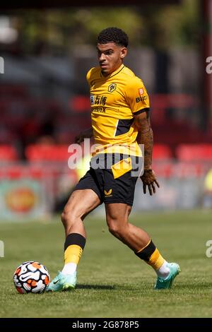 Crewe, Großbritannien. Juli 2021. Morgan Gibbs-White von Wolverhampton Wanderers beim Vorsaison-Freundschaftsspiel zwischen Crewe Alexandra und Wolverhampton Wanderers am 17. Juli 2021 im Alexandra Stadium in Crewe, England. (Foto von Daniel Chesterton/phcimages.com) Quelle: PHC Images/Alamy Live News Stockfoto