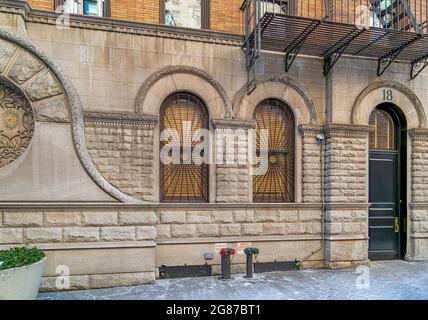 22 East 89th Street, fotografiert vor der Restaurierung/Umwandlung in die St. David's School. Wahrzeichen Gebäude, ehemals Graham House. Stockfoto