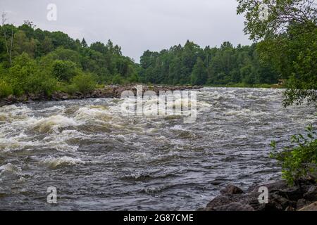 Langzeitaufnahmen am Lägen bei Larvik in Norwegen, wo sich Fischer versammeln Stockfoto