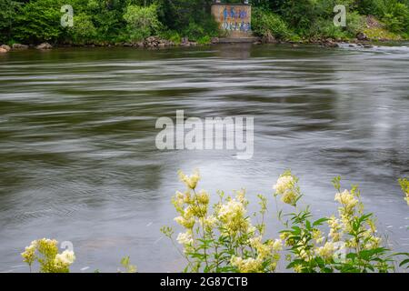 Langzeitaufnahmen am Lägen bei Larvik in Norwegen, wo sich Fischer versammeln Stockfoto