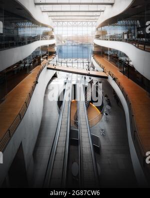 The Black Diamond Interior Atrium View - Moderne Erweiterung der Königlichen Dänischen Bibliothek - Kopenhagen, Dänemark Stockfoto