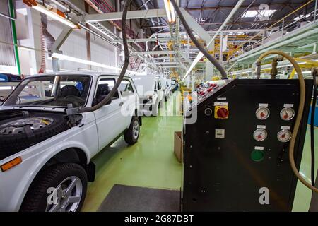 USt'-Kamenogorsk, Kasachstan, Mai 31,2012: Auto-Gebäude der Firma Asia-Auto. Produktionslinie. Druckmessung in Fahrzeugsystemen. Keine Menschen Stockfoto