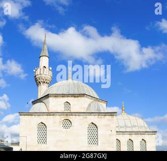 Die Semsi-Pascha-Moschee (türkisch: Şemsi Paşa Camii, auch Chamsi-Pascha, Kuşkonmaz) ist eine osmanische Moschee in Uskudar, Istanbul Stockfoto