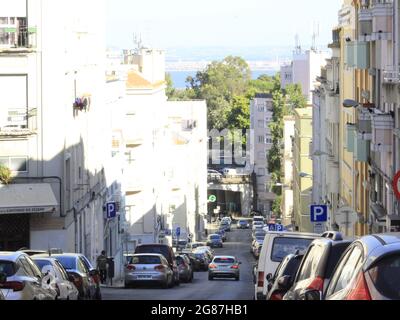 Lissabon, Lissabon Portugal. Juli 2021. (INT) Bewegung von Menschen in öffentlichen Verkehrsmitteln und Lissabons Sehenswürdigkeiten. 17. Juli 2021, Lissabon, Portugal: Bewegung von Menschen mit öffentlichen Verkehrsmitteln und Lissabon-Sehenswürdigkeiten inmitten einer Coronavirus-Pandemie, am Samstag (17). Bild: Edson de Souza/TheNews2 (Bild: © Edson De Souza/TheNEWS2 via ZUMA Press Wire) Stockfoto