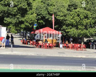 Lissabon, Lissabon Portugal. Juli 2021. (INT) Bewegung von Menschen in öffentlichen Verkehrsmitteln und Lissabons Sehenswürdigkeiten. 17. Juli 2021, Lissabon, Portugal: Bewegung von Menschen mit öffentlichen Verkehrsmitteln und Lissabon-Sehenswürdigkeiten inmitten einer Coronavirus-Pandemie, am Samstag (17). Bild: Edson de Souza/TheNews2 (Bild: © Edson De Souza/TheNEWS2 via ZUMA Press Wire) Stockfoto