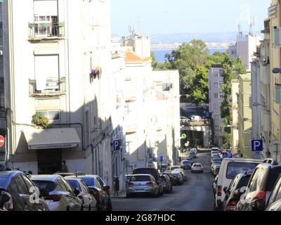 Lissabon, Lissabon Portugal. Juli 2021. (INT) Bewegung von Menschen in öffentlichen Verkehrsmitteln und Lissabons Sehenswürdigkeiten. 17. Juli 2021, Lissabon, Portugal: Bewegung von Menschen mit öffentlichen Verkehrsmitteln und Lissabon-Sehenswürdigkeiten inmitten einer Coronavirus-Pandemie, am Samstag (17). Bild: Edson de Souza/TheNews2 (Bild: © Edson De Souza/TheNEWS2 via ZUMA Press Wire) Stockfoto