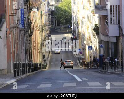 Lissabon, Lissabon Portugal. Juli 2021. (INT) Bewegung von Menschen in öffentlichen Verkehrsmitteln und Lissabons Sehenswürdigkeiten. 17. Juli 2021, Lissabon, Portugal: Bewegung von Menschen mit öffentlichen Verkehrsmitteln und Lissabon-Sehenswürdigkeiten inmitten einer Coronavirus-Pandemie, am Samstag (17). Bild: Edson de Souza/TheNews2 (Bild: © Edson De Souza/TheNEWS2 via ZUMA Press Wire) Stockfoto