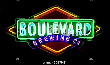 Neonlichter im Restaurantpub der Boulevard Brewing Company aus Kansas City, USA. Stockfoto
