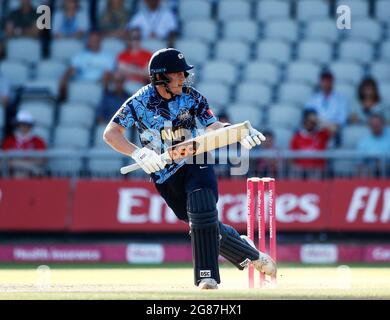 17. Juli 2021; Emirates Old Trafford, Manchester, Lancashire, England; T20 Vitality Blast Cricket, Lancashire Lightning gegen Yorkshire Vikings; Dom Bess&#xa0;von Yorkshire Vikings Stockfoto