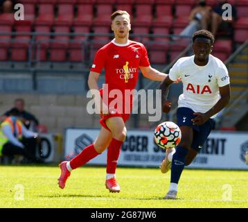 Leyton, Großbritannien. Juli 2021. LONDON, ENGLAND - 17. JULI: Dan Kemp von Leyton Orient während der JE3 Foundation Trophy zwischen Leyton Orient und Tottenham Hotspur am 17. Juli 2021 im Breyer Group Stadium, Leyton, UK Credit: Action Foto Sport/Alamy Live News Stockfoto