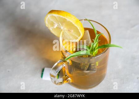 Mischungen von Honig, Ingwer und Knoblauch, die in der Kälte nützlich und erfrischend für den Körper sind Stockfoto