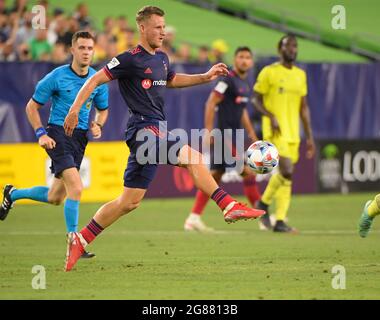 17. Juli 2021: Der Chicago Fire FC Mittelfeldspieler Fabian Herbers (21) spielt den Ball während eines MLS-Spiels zwischen dem Chicago Fire FC und dem Nashville SC im Nissan Stadium in Nashville TN Steve Roberts/CSM Stockfoto