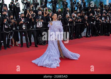 Kat Graham nimmt am 17. Juli 2021 an der Abschlussvorführung von „OSS 117: From Africa With Love“ und der Abschlusszeremonie in Cannes, Frankreich, Teil. (Foto: ImageSpace/Sipa USA) Quelle: SIPA USA/Alamy Live News Stockfoto