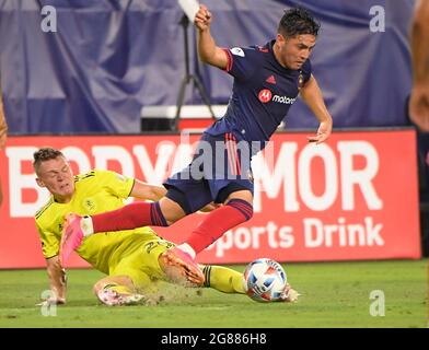 17. Juli 2021: Nashville SC Mittelfeldspieler Luke Haakenson (26) tagt den Chicago Fire FC Mittelfeldspieler Ignacio Aliseda (7) während der zweiten Hälfte eines MLS-Spiels zwischen dem Chicago Fire FC und dem Nashville SC im Nissan Stadium in Nashville TN Steve Roberts/CSM Stockfoto