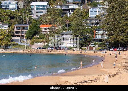 Australische Häuser, Palm Beach Vorort in Sydney und luxuriöse Häuser am Wasser mit Meerblick, Sydney, NSW, Australien Stockfoto