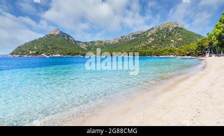 Landschaft mit playa de Formentor (Cala Pi de la Posada), schöner Strand am Cap Formentor, Palma Mallorca, Spanien Stockfoto