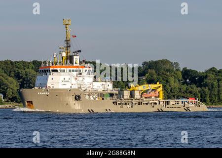 Boskalis Anchor Handling Schlepper Supply Vessel (AHTS) KAMARA in der Kieler Förde Stockfoto