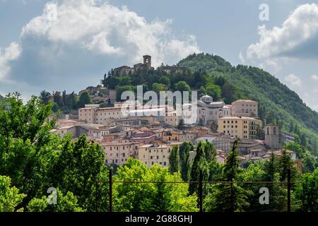 Panoramablick auf die Altstadt von Cascia, Italien, berühmt für Santa Rita Stockfoto