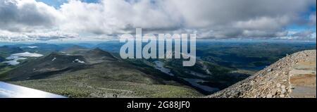 Hochauflösendes Panoramabild vom Gipfel des Gaustatoppen in Norwegen Stockfoto