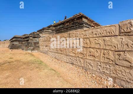 Hampi, Karnataka, Indien - 14. Januar 2020 : der Blick auf Mahanavami Dibba oder die Dussehra-Plattform ist das, was vom Victory Palace übrig bleibt. Höchste Struktur in Stockfoto