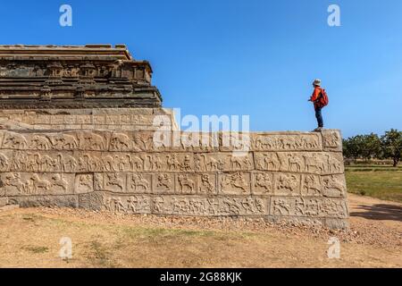 Hampi, Karnataka, Indien - 14. Januar 2020 : der Blick auf Mahanavami Dibba oder die Dussehra-Plattform ist das, was vom Victory Palace übrig bleibt. Höchste Struktur in Stockfoto