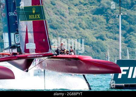 Großbritannien unter der Leitung von Paul Goodison hat am ersten Renntag beim britischen SailGP in Plymouth, Devon, Großbritannien, am 17. Juli 2021 die Ziellinie erreicht. Foto von Phil Hutchinson. Nur zur redaktionellen Verwendung, Lizenz für kommerzielle Nutzung erforderlich. Keine Verwendung bei Wetten, Spielen oder Veröffentlichungen einzelner Clubs/Vereine/Spieler. Stockfoto