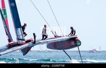 Großbritannien wurde am ersten Renntag beim britischen SailGP in Plymouth, Devon, Großbritannien, am 17. Juli 2021 von Paul Goodison an der Spitze des Rennens stehen. Foto von Phil Hutchinson. Nur zur redaktionellen Verwendung, Lizenz für kommerzielle Nutzung erforderlich. Keine Verwendung bei Wetten, Spielen oder Veröffentlichungen einzelner Clubs/Vereine/Spieler. Stockfoto