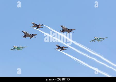 Demonstrationen von Kampfflugzeugen während der Übung mit internationaler Beteiligung in der Türkei mit dem Namen Anatolisches Adlertraining 2021. Stockfoto